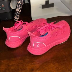 Women’s 7 flux hot pink sneakers